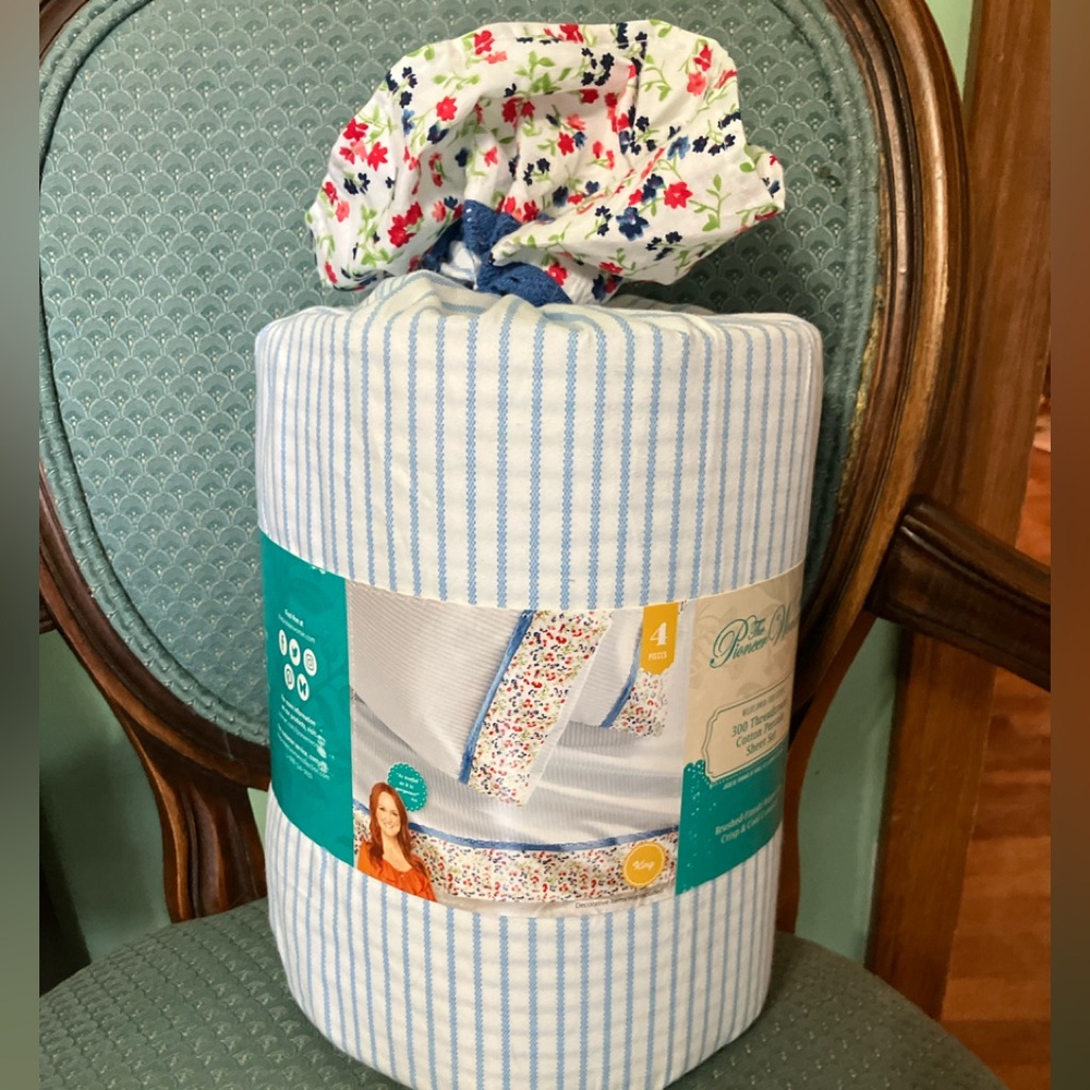 Pioneer woman King size sheet set